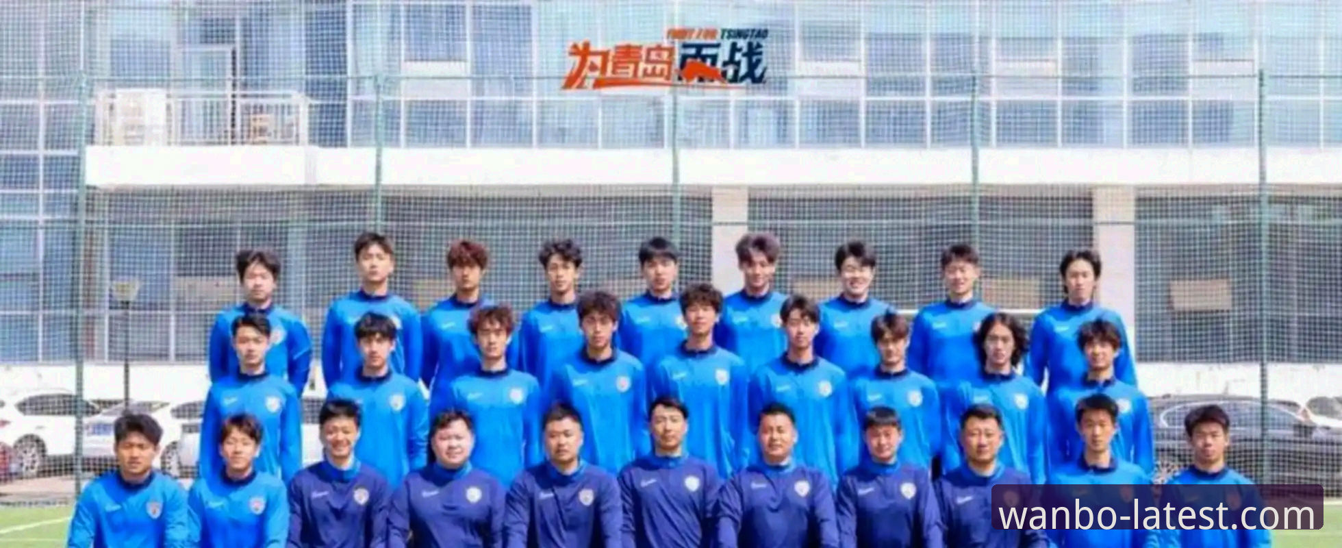 青岛海牛3-1力克上海海港，13年首胜背后的战术深度解析